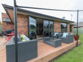 Modern Family Haven - Cromwell Holiday Home, Cromwell